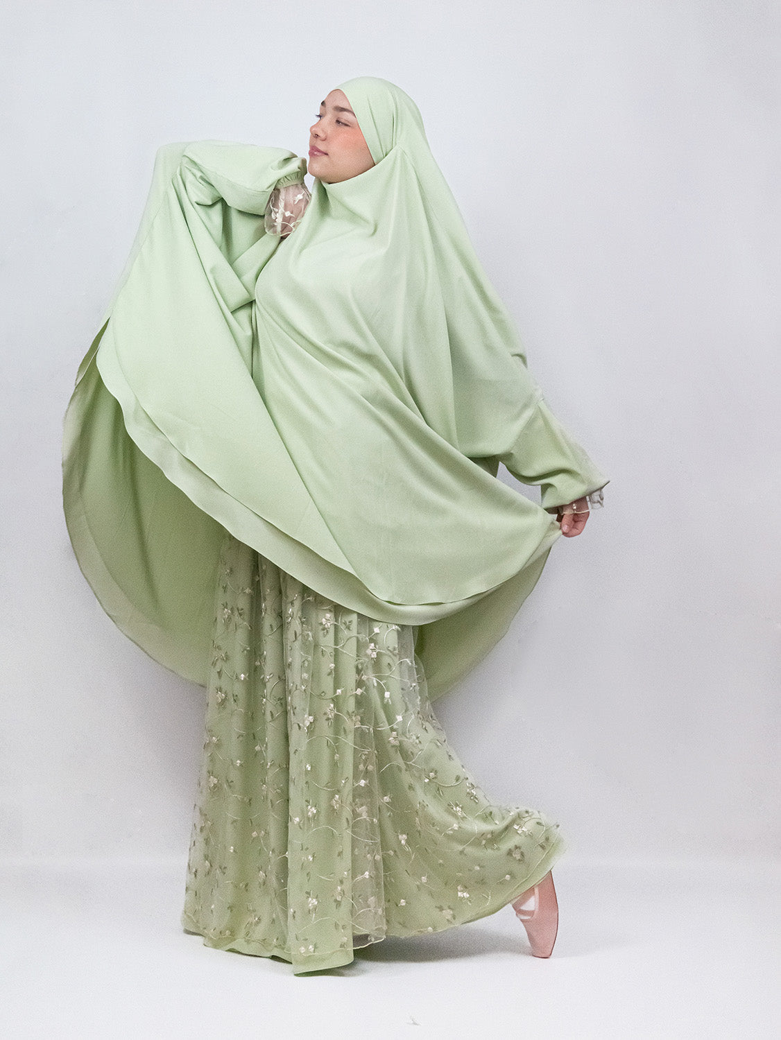 Empress Chiffon Jilbab, Romance Novel