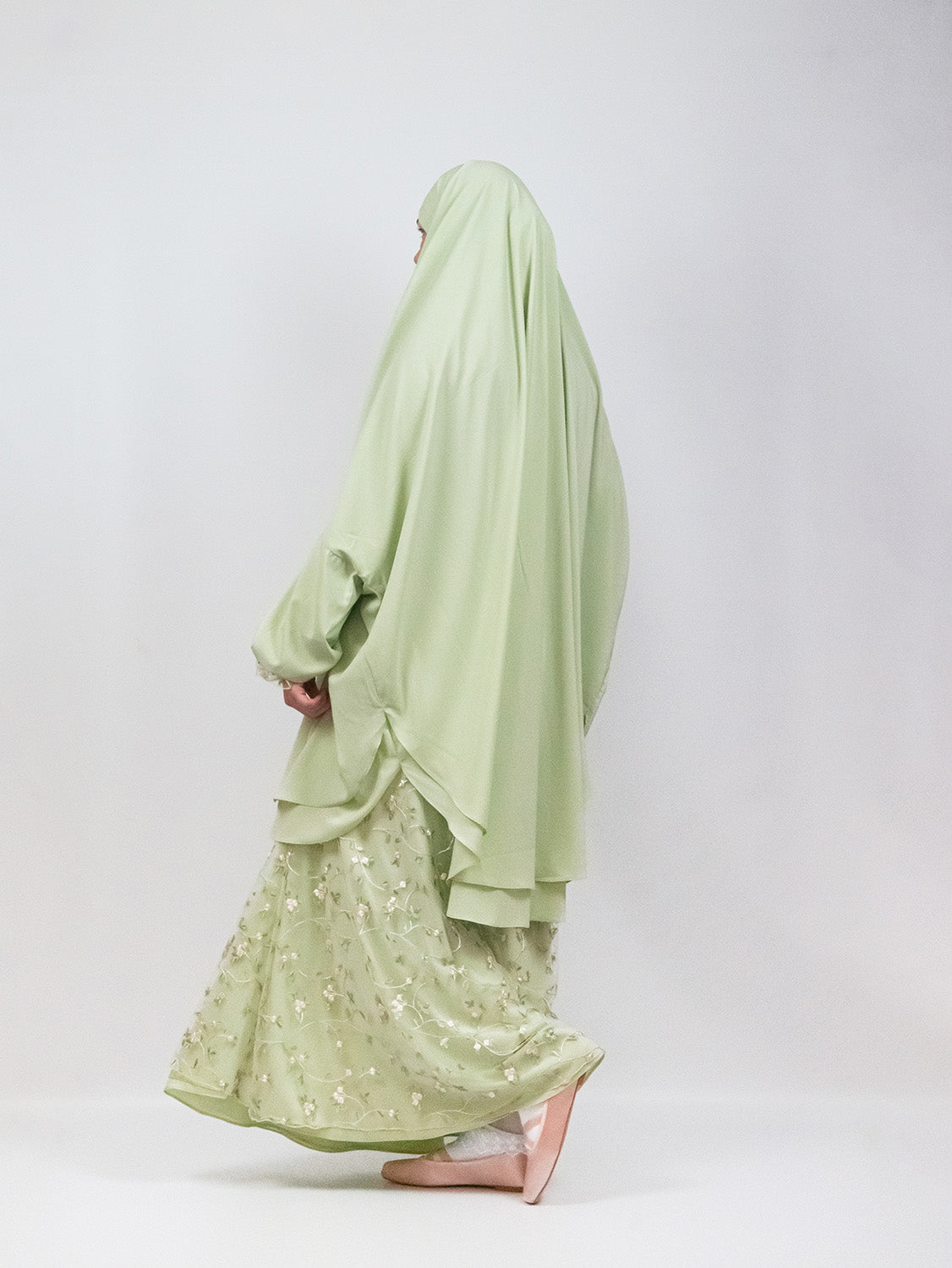 Empress Chiffon Jilbab, Romance Novel