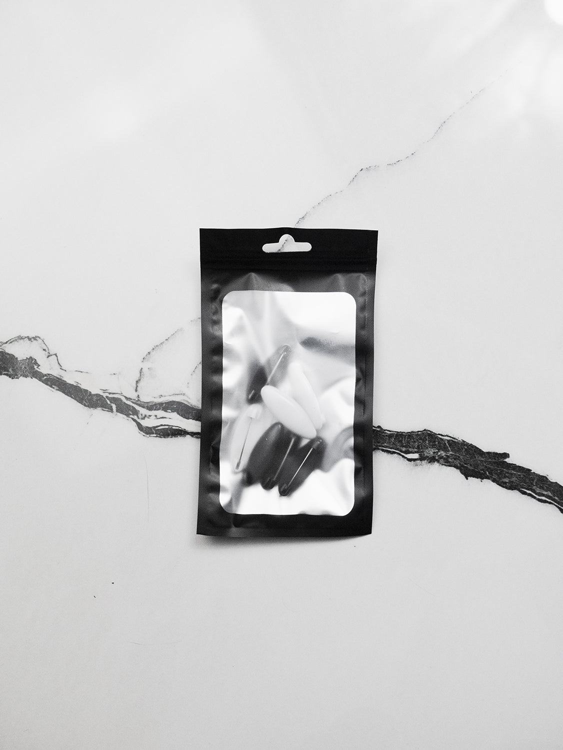 Hijab Pins Black and White